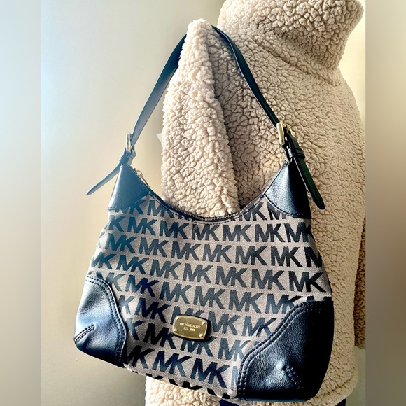 SOLD OUT - Picture 2 of 8